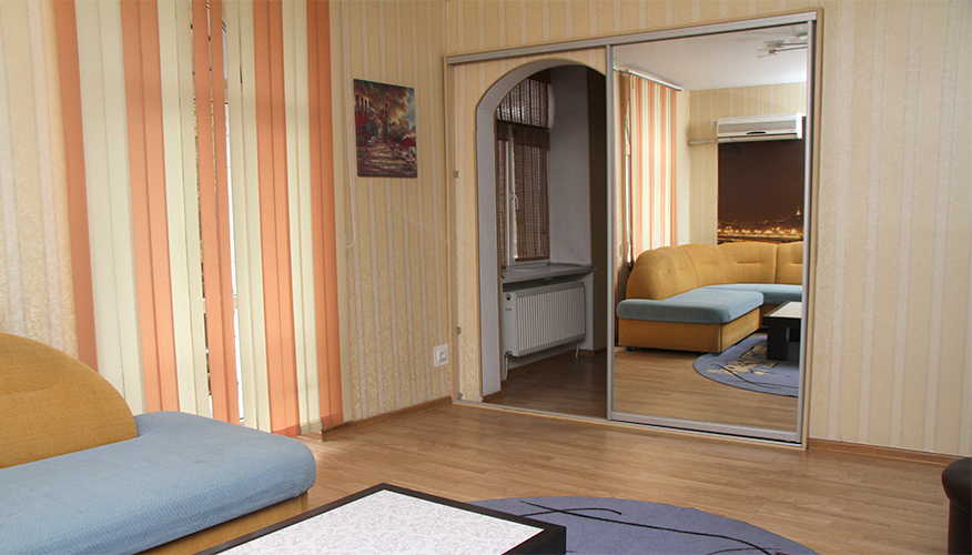 Размещение в центре Кишинева: 2 комнаты, 1 спальня, 43 m²