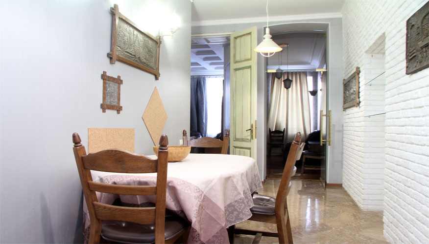 Vintage Silver Apartment es un apartamento de 3 habitaciones en alquiler en Chisinau, Moldova