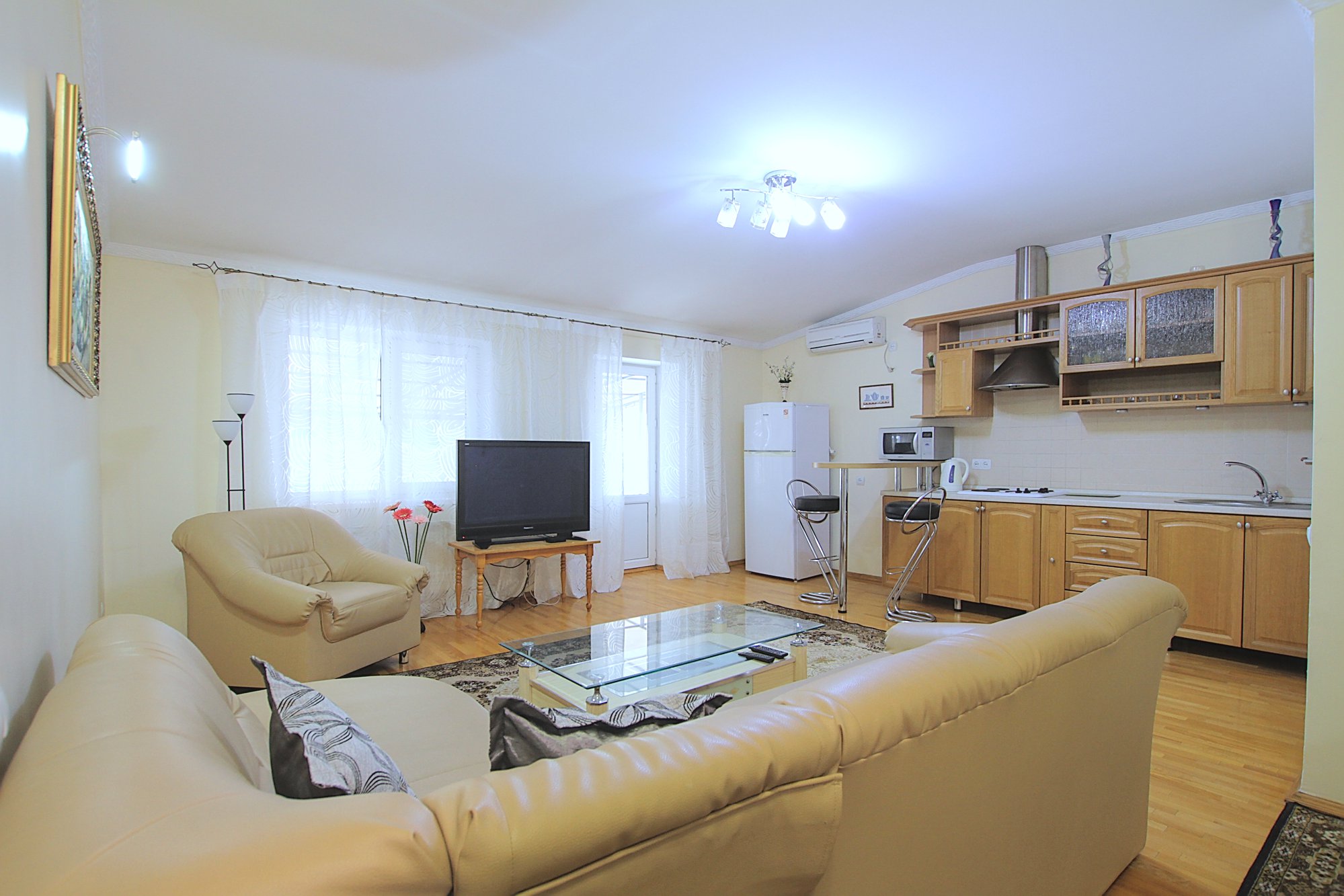 Large Central Apartment es un apartamento de 3 habitaciones en alquiler en Chisinau, Moldova