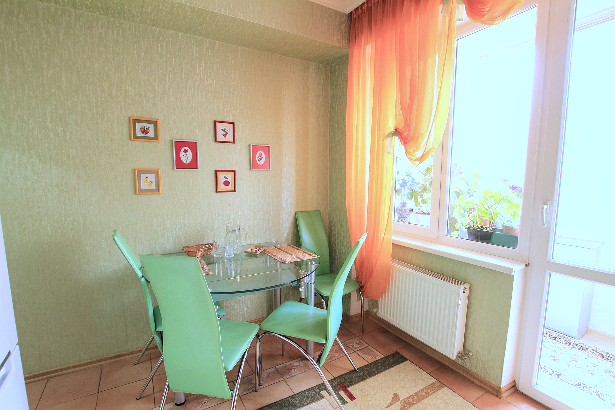 Сдам студию с цветущей террасой: 1 комната, 1 спальня, 53 m²