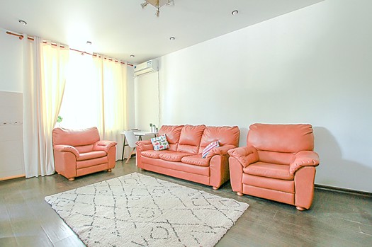 Spacious apartment for rent in Chisinau, Sculeni: 2 rooms, 1 bedroom, 65 m²