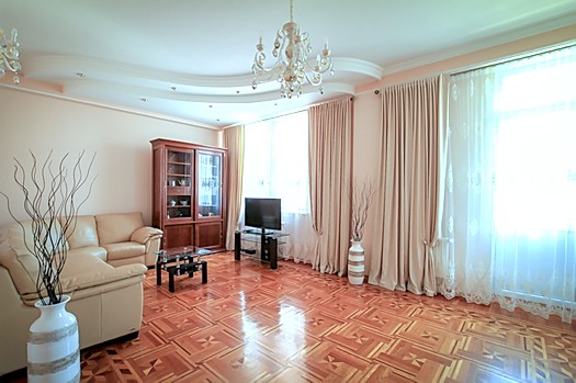 Luxury rent in an elite building in Chisinau center: 3 rooms, 2 bedrooms, 120 m²