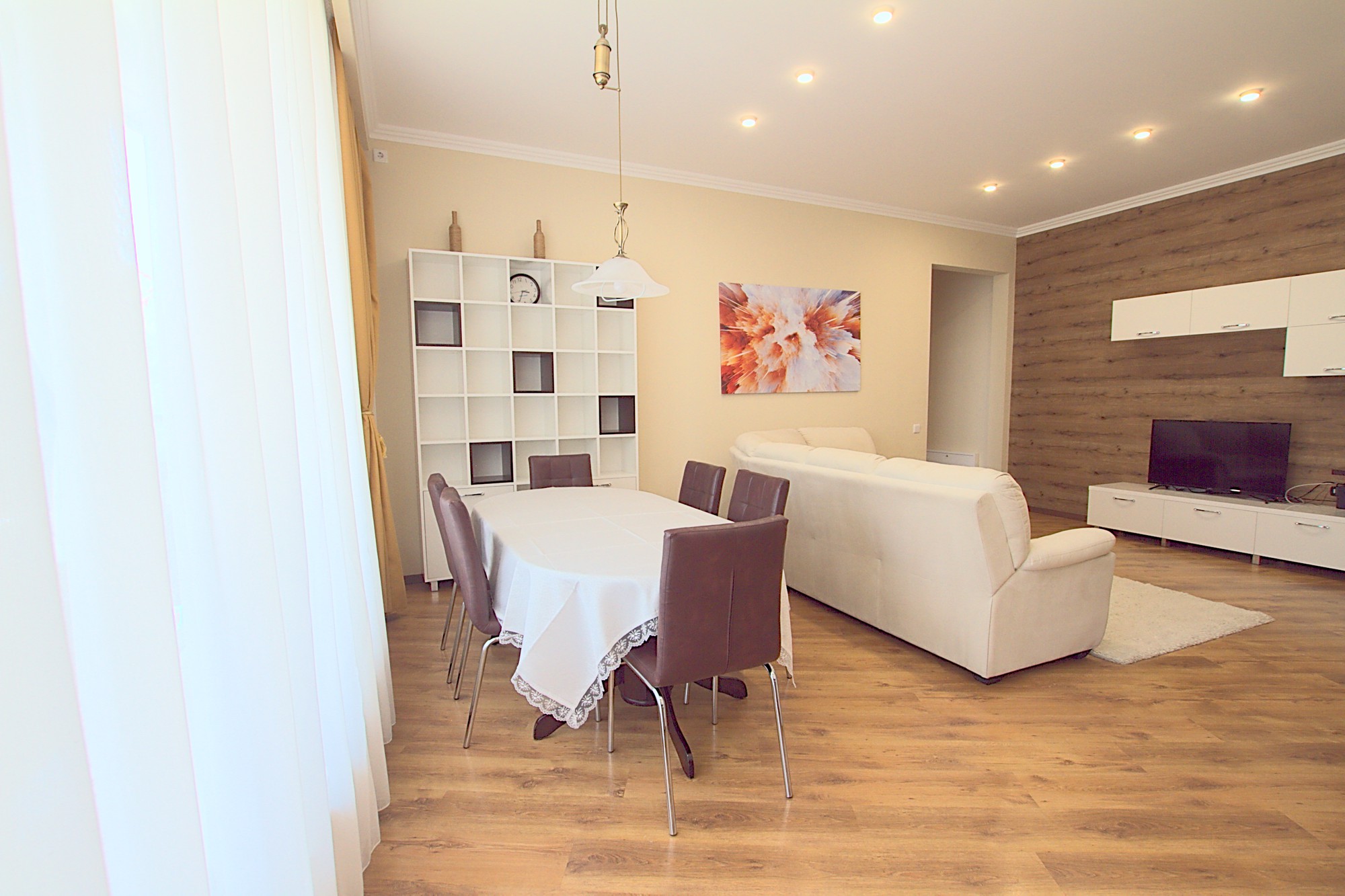 Închiriere apartament in Chișinău - reședință Coliseum: 3 camere, 2 dormitoare, 94 m²