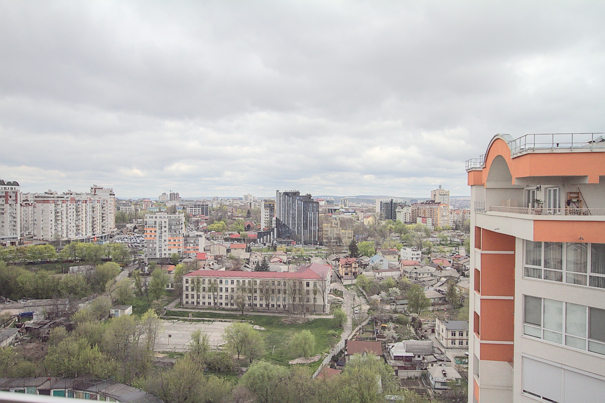 Center Penthouse este un apartament de 3 camere de inchiriat in Chisinau, Moldova