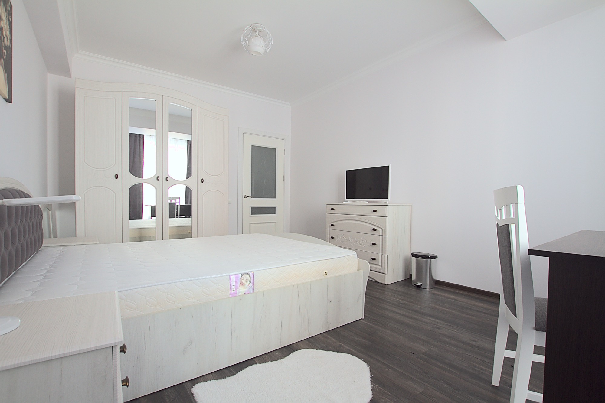 Melestiu Studio ist ein 1 Zimmer Apartment zur Miete in Chisinau, Moldova