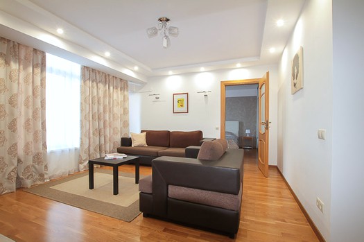 Long term Chisinau rental: 3 rooms, 2 bedrooms, 72 m²