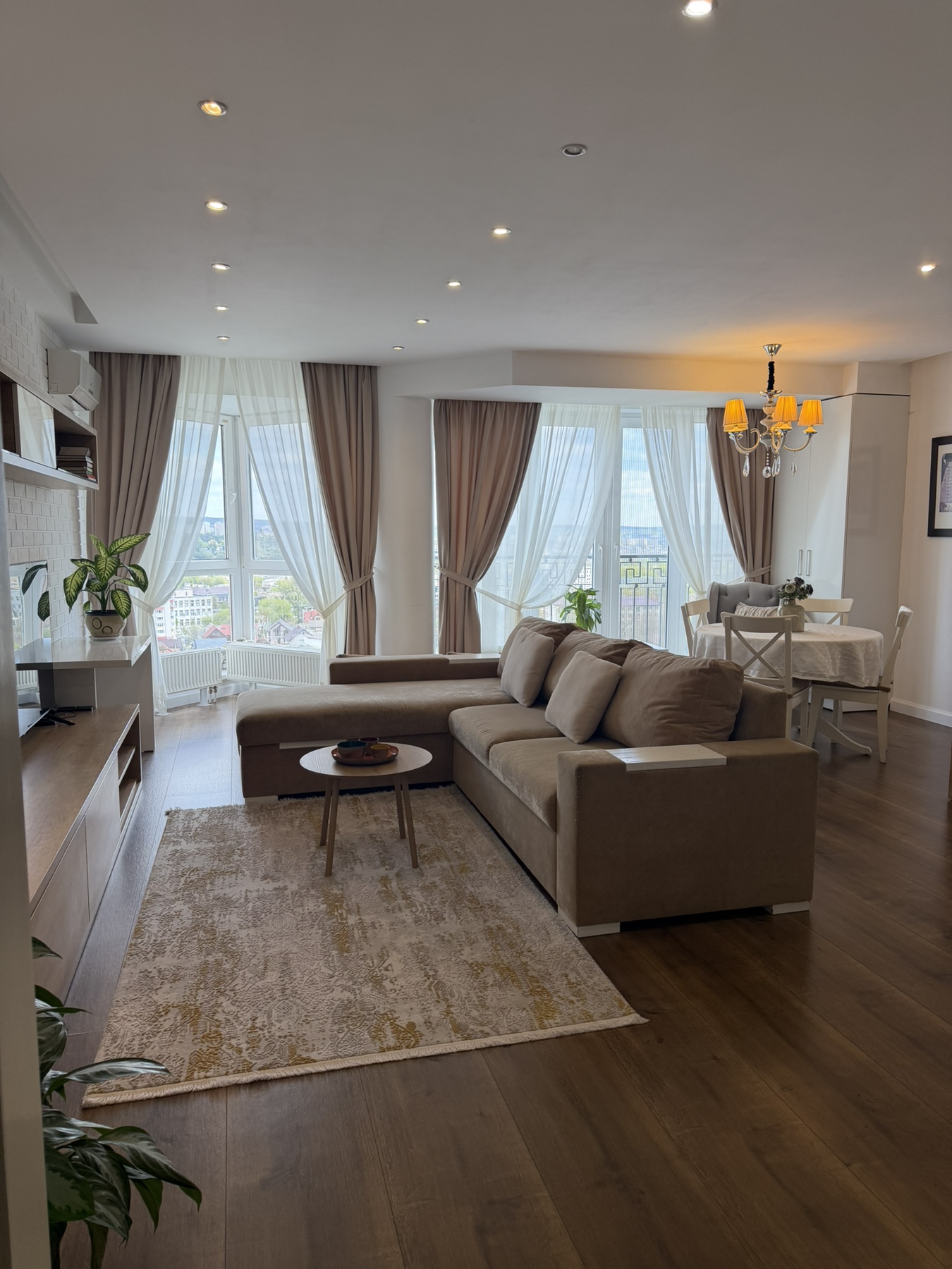 Apartamentos en alquiler en Chisinau, 3 Habitaciones, Chisinau, Moldova