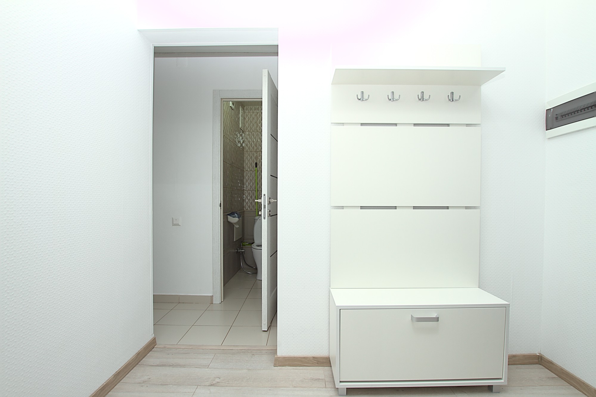 Частично меблированная 2-комнатная квартира: 2 комнаты, 1 спальня, 52 m²