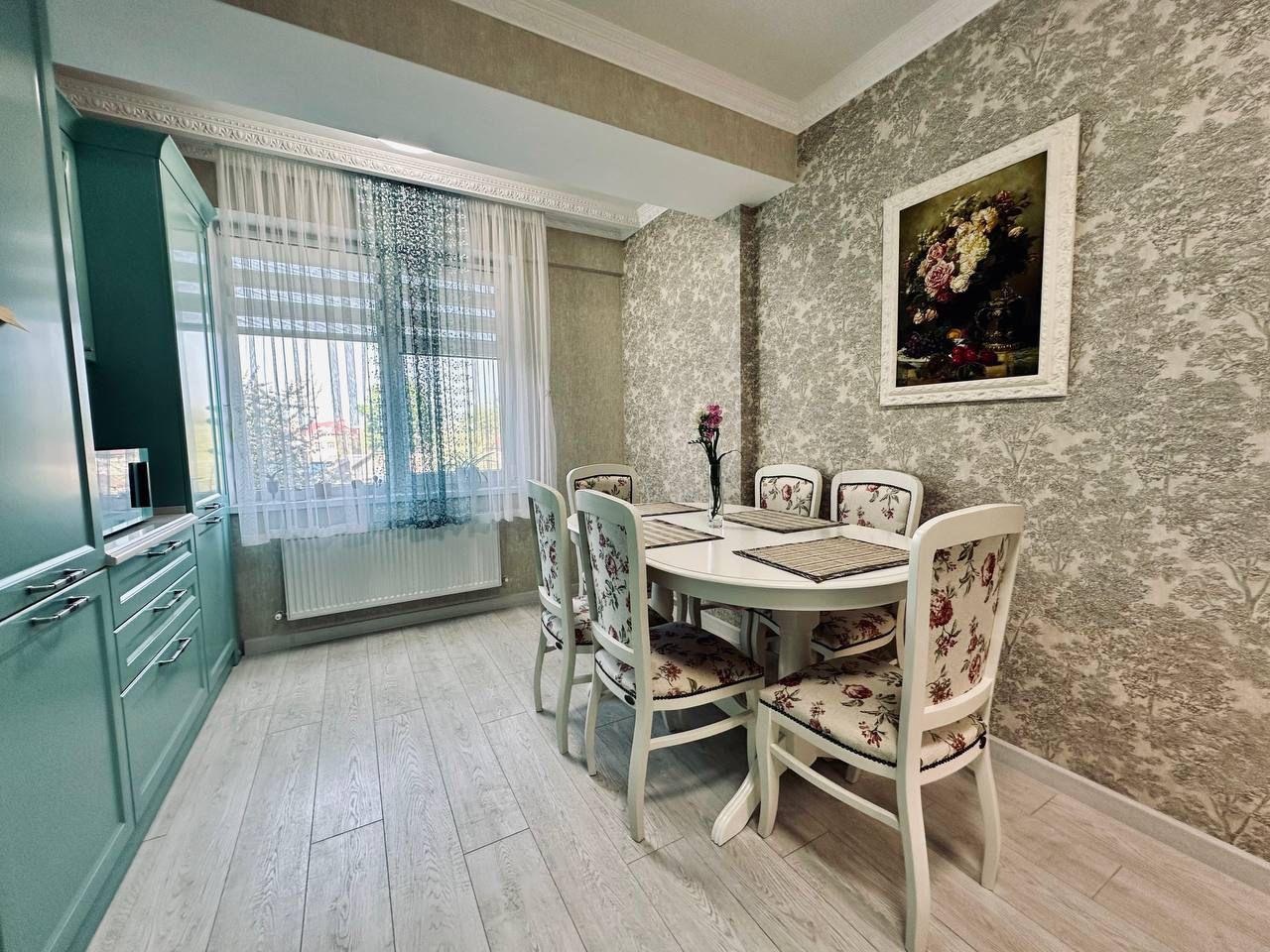 Central Avenue Apartment es un apartamento de 2 habitaciones en alquiler en Chisinau, Moldova