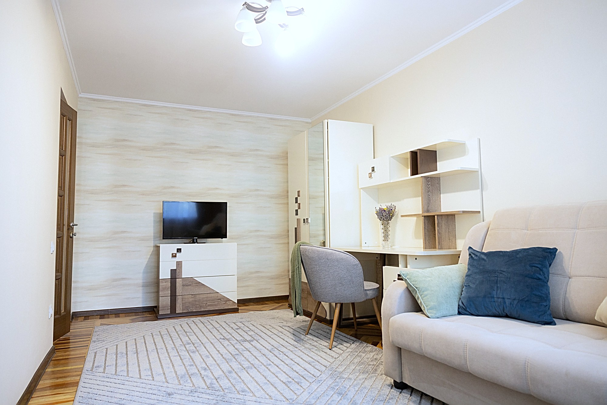 Chisinau rental. Apartment in center: 3 rooms, 2 bedrooms, 73 m²